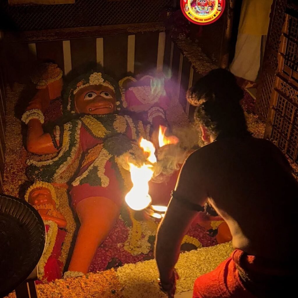 Bade Hanuman JI Mandir Prayagaraj Photo 1